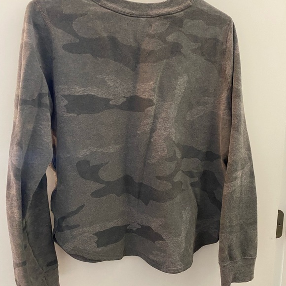 Abercrombie distressed camo crewneck - Picture 2 of 3